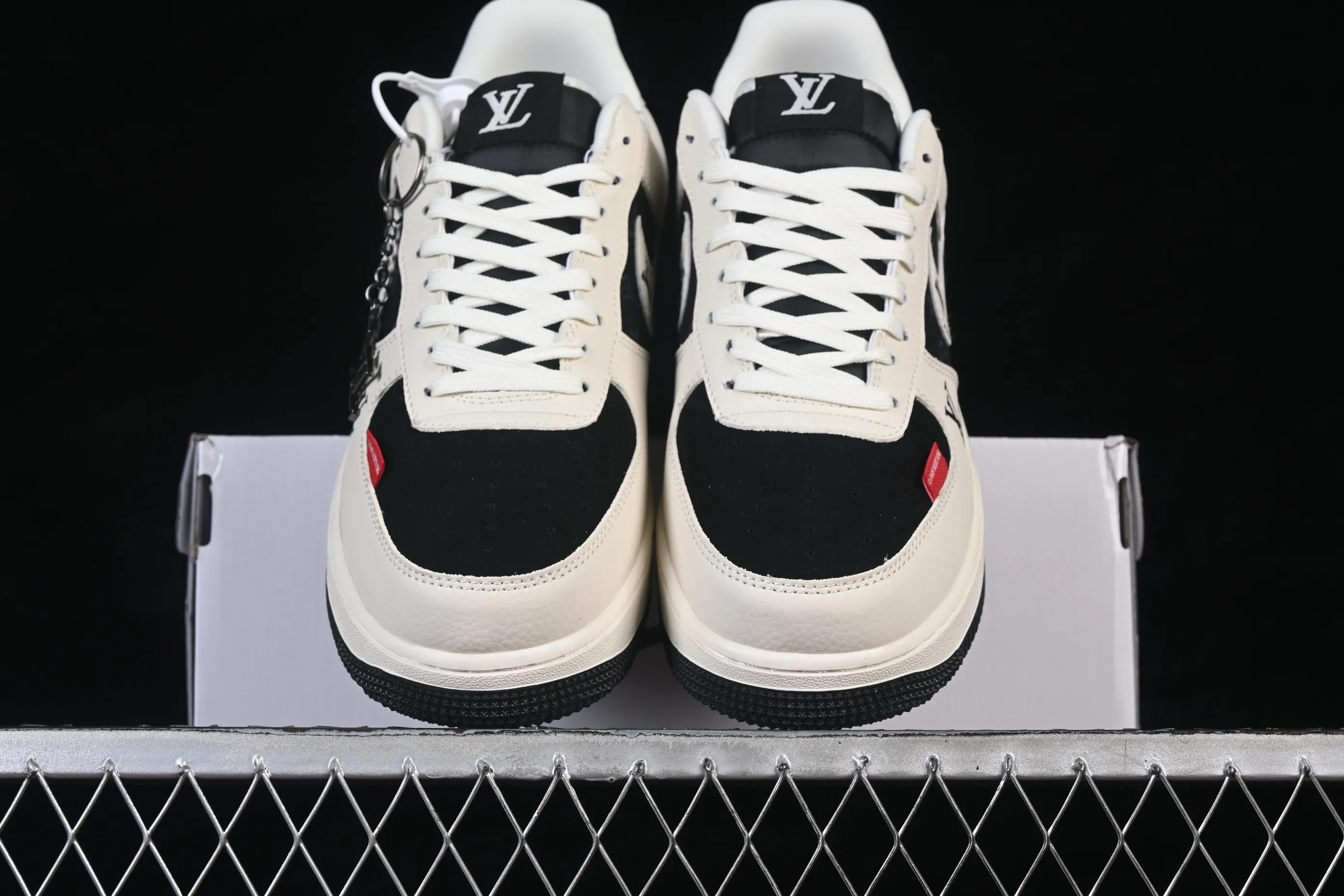 All categories Nk Air Force 1 Air Force series Nk Air Force 1 Low Air Force low top Nike Air Force 1'07 Low Classic presbyopic black stitching Air Force 1 low top casual sneakers DF0188-137
